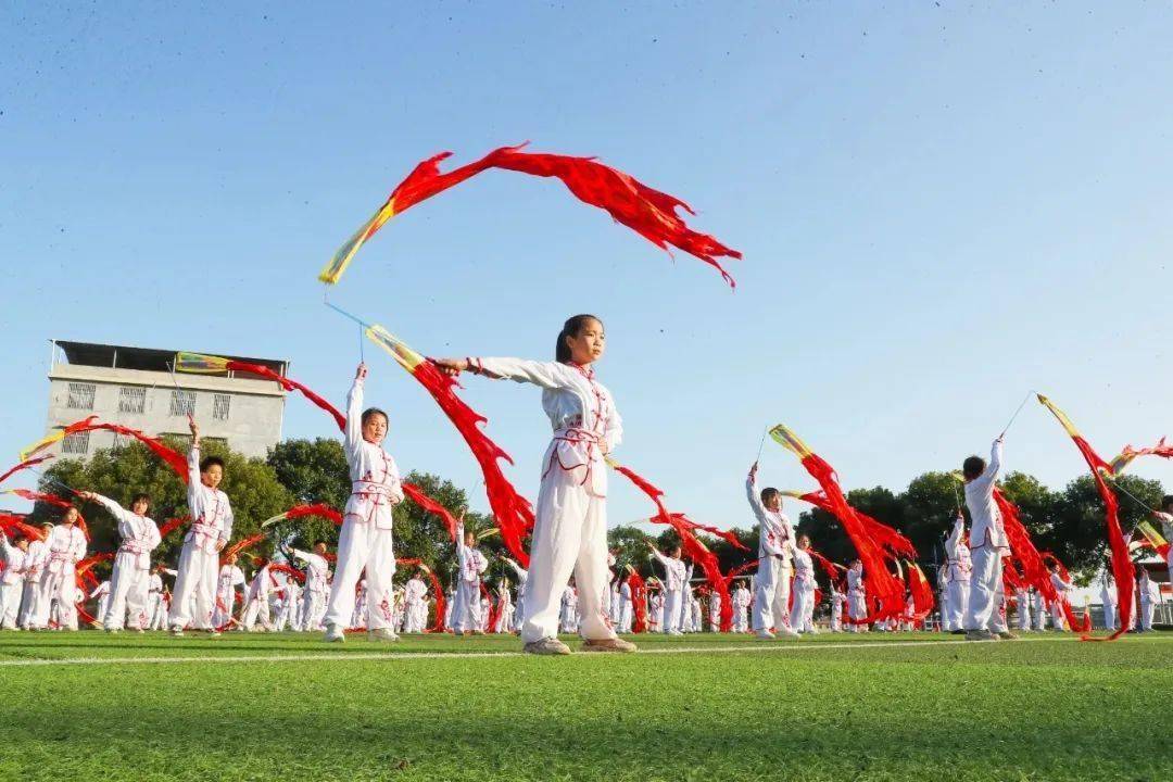 皇冠体育平台常练常赛常运动畅享快乐在校园(图4)