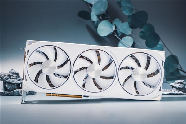 皇冠体育网址快速体育运动打击矢量耕升 GeForce RTX 5070 踏雪 OC一招致胜(图7)